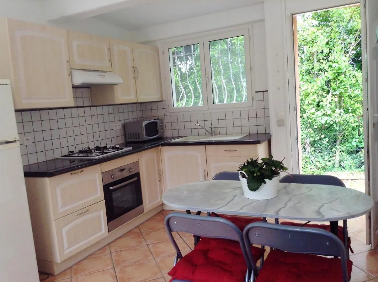 Charmant Appartement A Le Muy Avec Terrasse Et Jardin 0*,  France